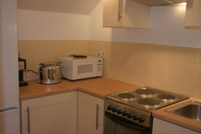 Kitchen Counter for Maidenhead self catering apartment for short term let. Rooms to let in Maidenhead