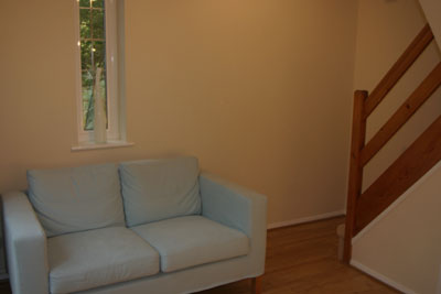 Sofa for Maidenhead self catering apartment for short term let. Rooms to let in Maidenhead